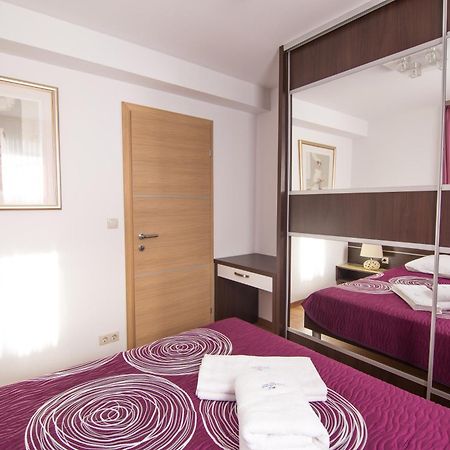 Apartments Villa Novak 1 Donji Okrug  Room photo