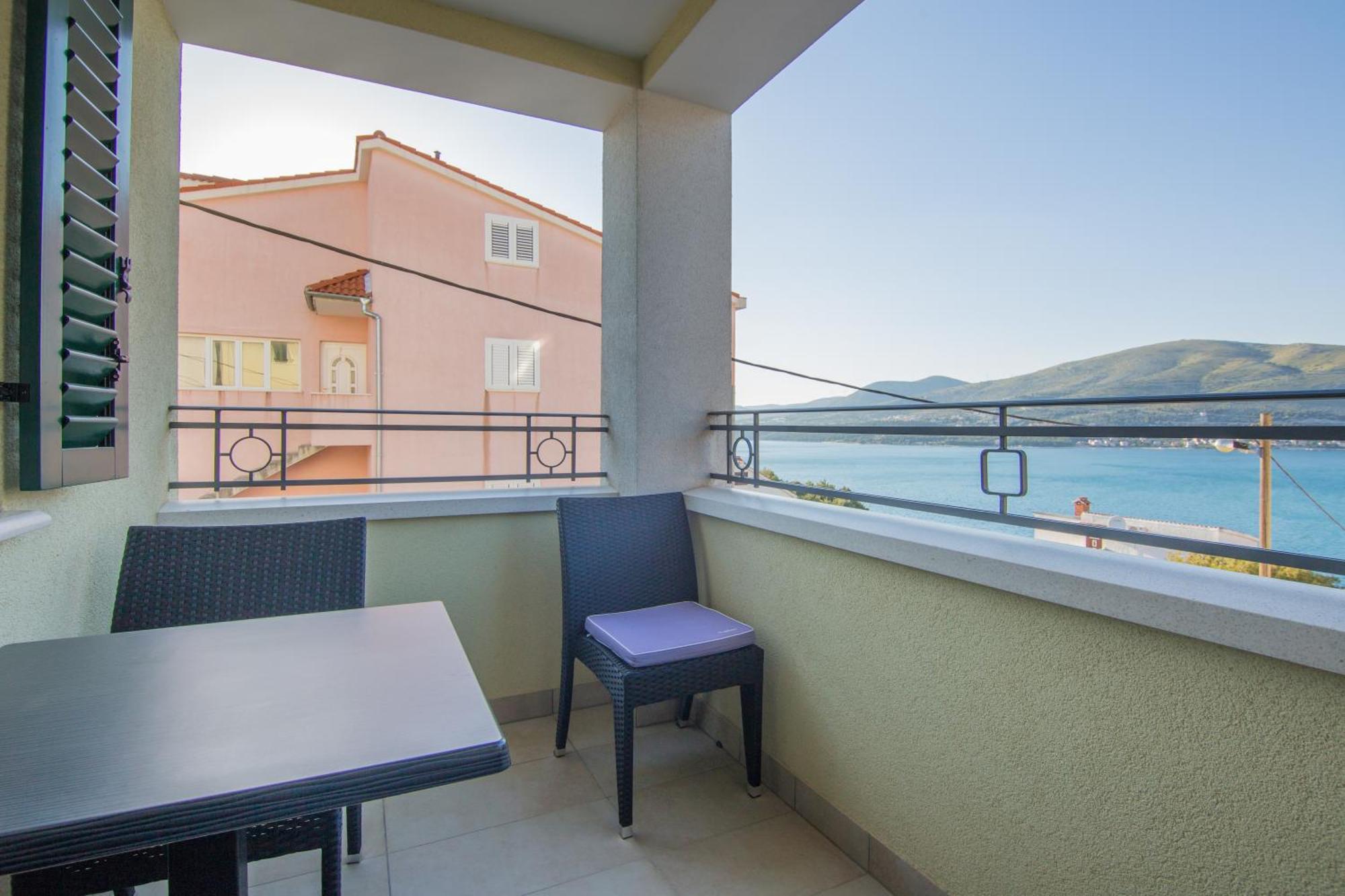 Apartments Villa Novak 1 Donji Okrug  Room photo