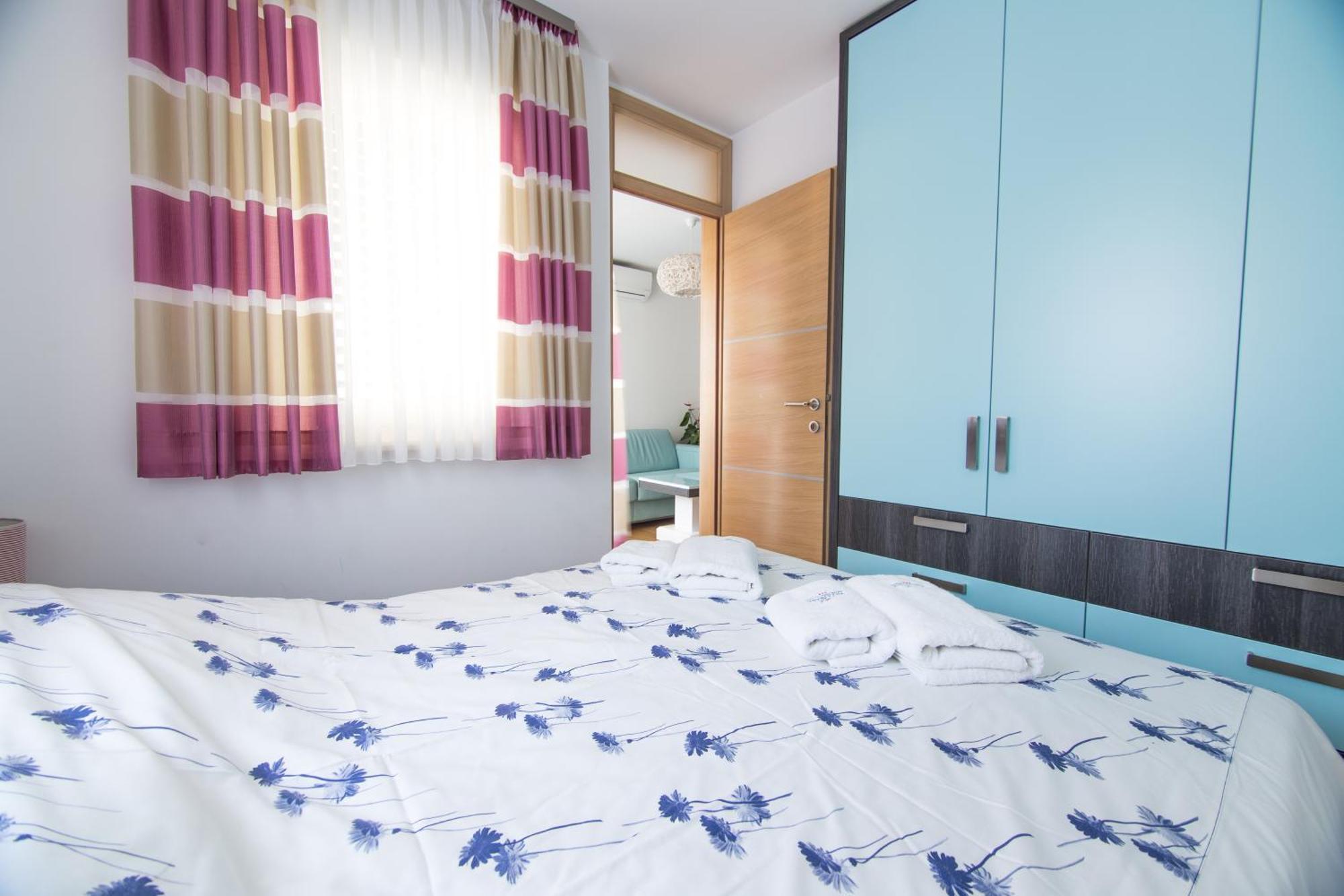 Apartments Villa Novak 1 Donji Okrug  Room photo