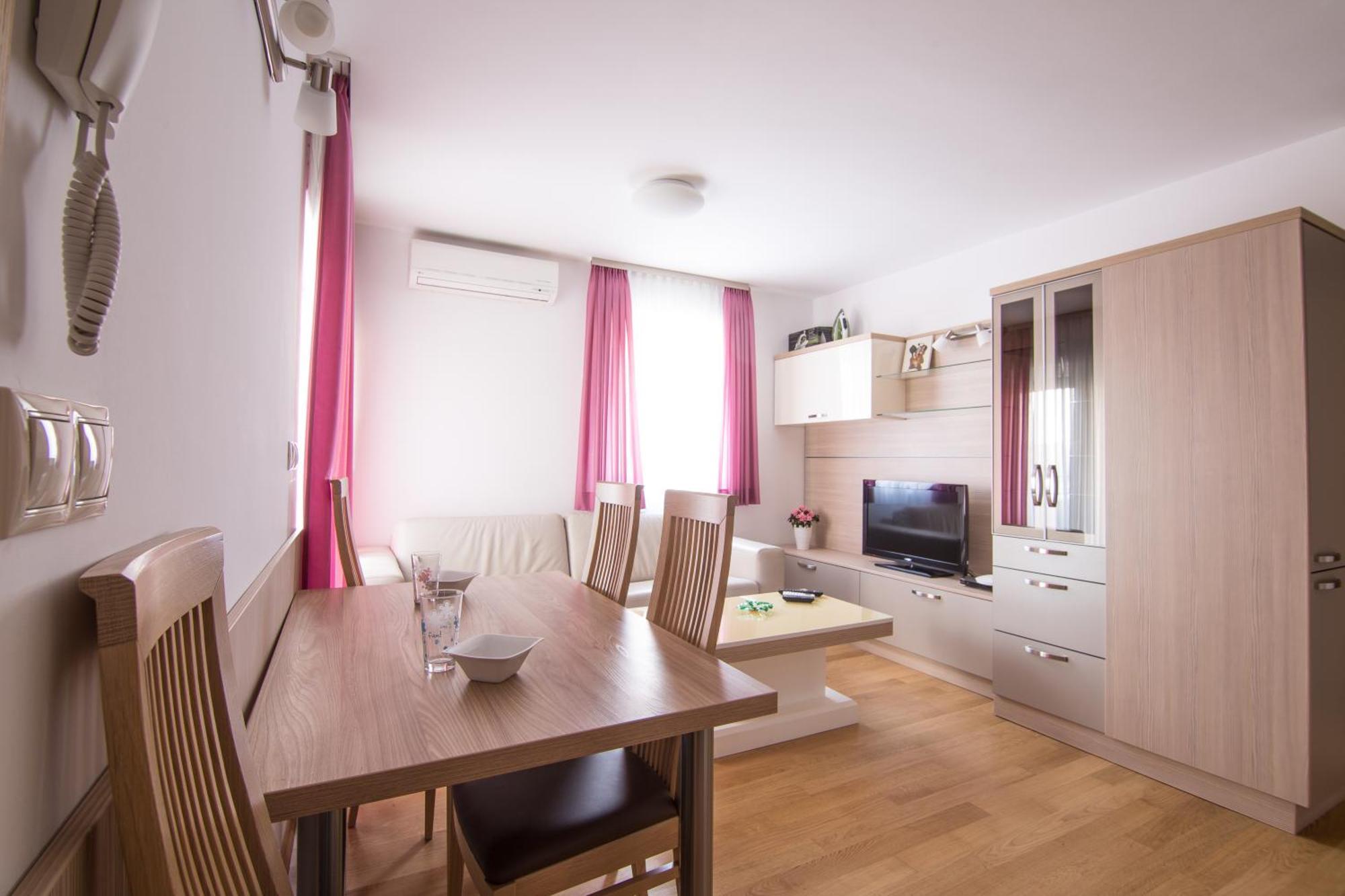 Apartments Villa Novak 1 Donji Okrug  Room photo