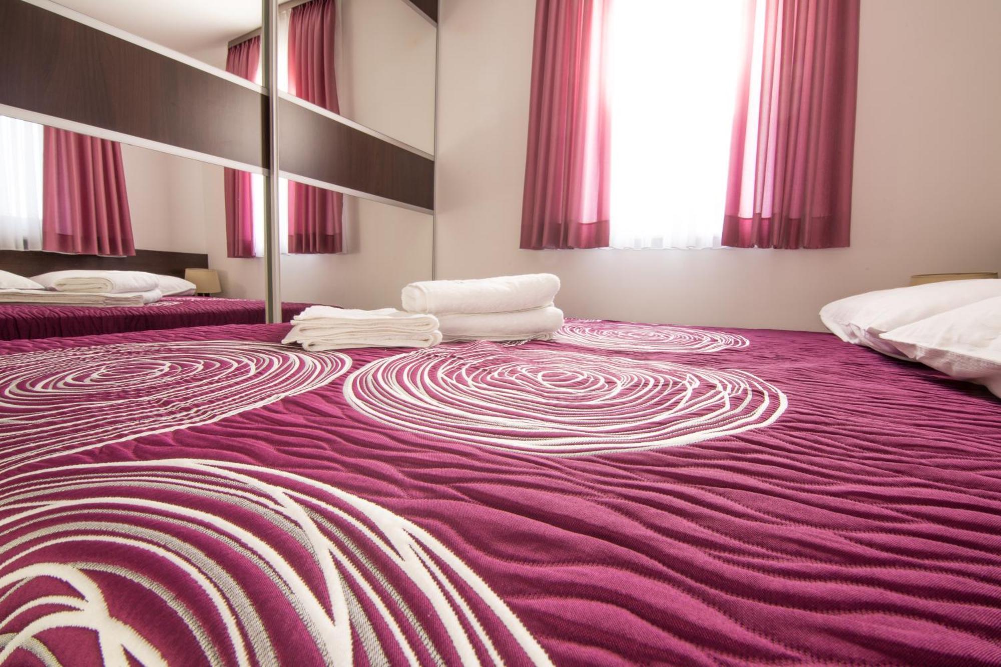 Apartments Villa Novak 1 Donji Okrug  Room photo